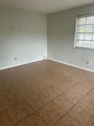 2733 NE 1st Terrace NE 3, Wilton Manors, FL 33334