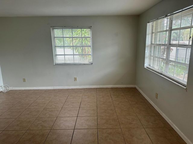 2733 NE 1st Terrace NE 3, Wilton Manors, FL 33334