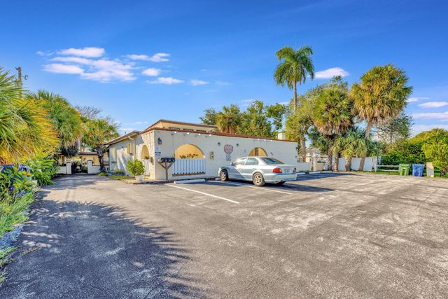 2733 NE 1st Terrace NE 3, Wilton Manors, FL 33334