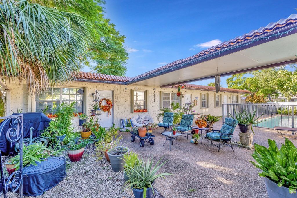 2733 NE 1st Terrace NE 3, Wilton Manors, FL 33334