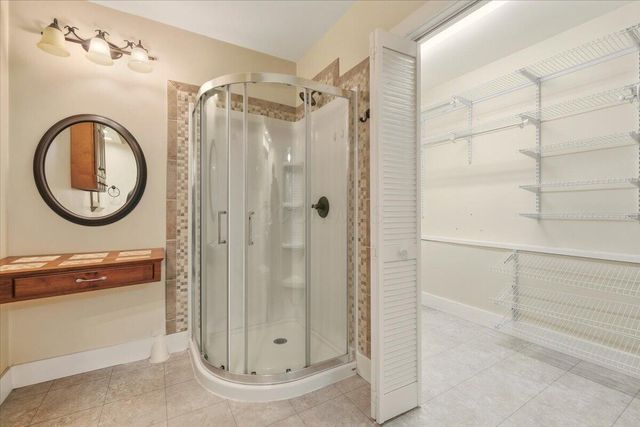 24057 Coshocton Road, Howard, OH 43028