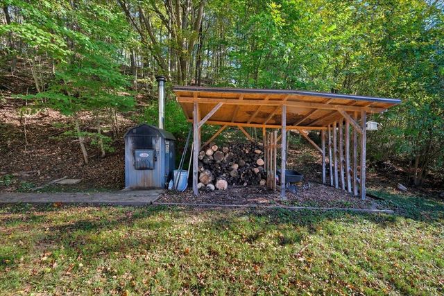 24057 Coshocton Road, Howard, OH 43028