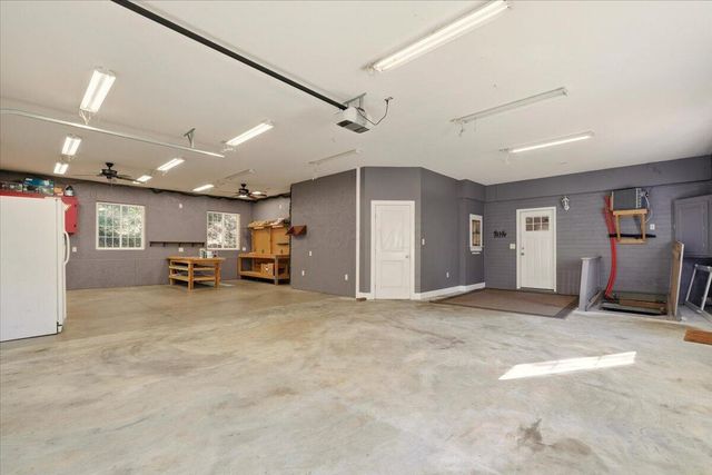 24057 Coshocton Road, Howard, OH 43028