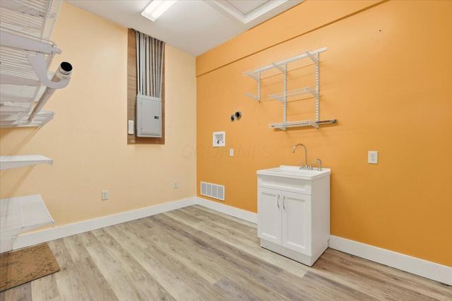 24057 Coshocton Road, Howard, OH 43028