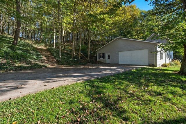 24057 Coshocton Road, Howard, OH 43028