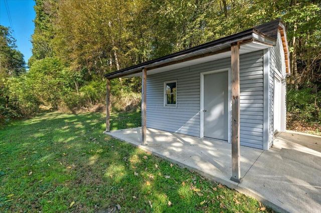 24057 Coshocton Road, Howard, OH 43028