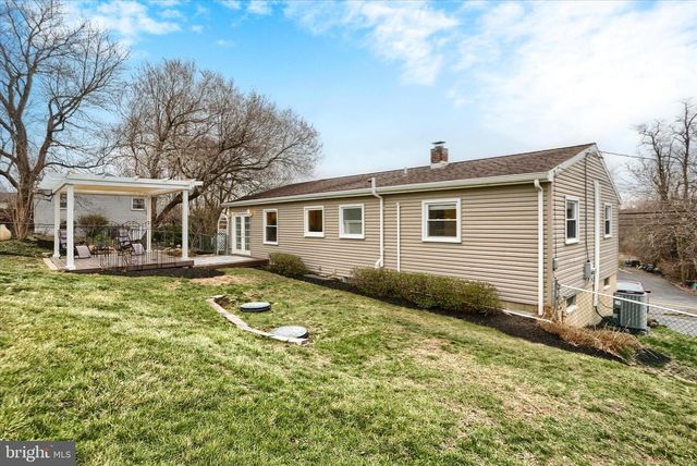 7936 MOYER RD, Harrisburg, PA 17112