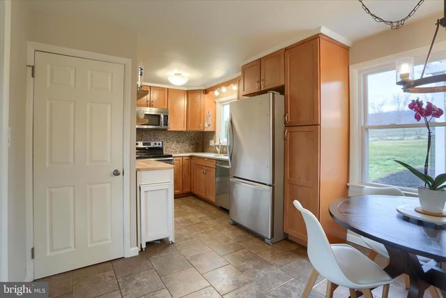 7936 MOYER RD, Harrisburg, PA 17112