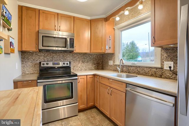 7936 MOYER RD, Harrisburg, PA 17112