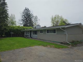 2121 S Commerce Road, Wolverine Lake Village, MI 48390