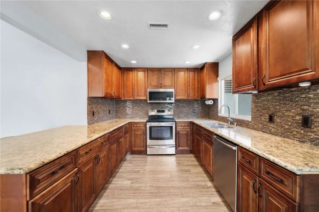 29998 Windward, Canyon Lake, CA 92587