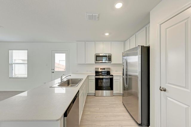 313 Marty Allen LOOP, Jarrell, TX 76537