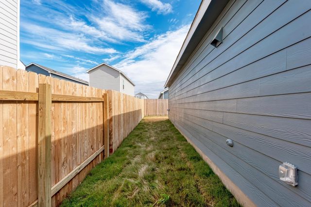 313 Marty Allen LOOP, Jarrell, TX 76537