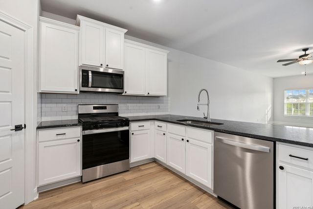 6325 Napa Ferry, Converse, TX 78109