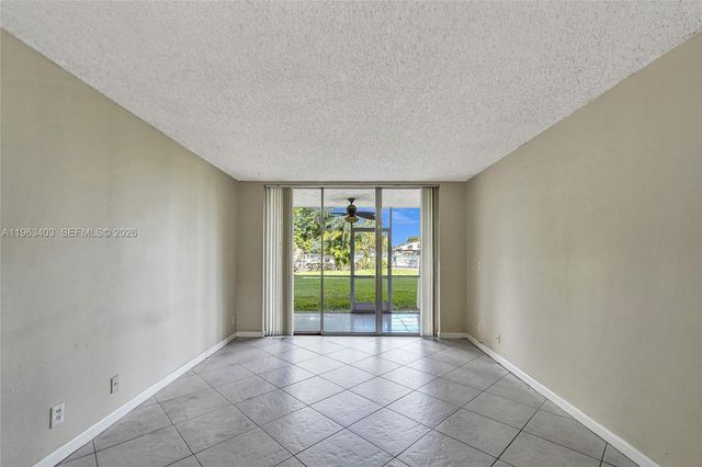 9440 Poinciana Pl 108, Davie, FL 33324