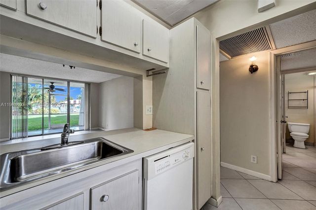 9440 Poinciana Pl 108, Davie, FL 33324