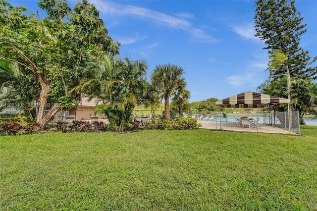 9440 Poinciana Pl 108, Davie, FL 33324