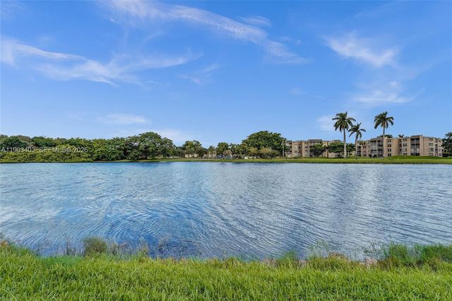 9440 Poinciana Pl 108, Davie, FL 33324