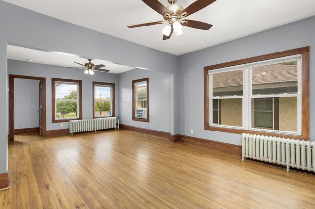 609 Snelling Avenue N, Saint Paul, MN 55104