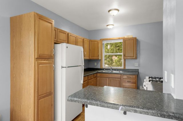 609 Snelling Avenue N, Saint Paul, MN 55104