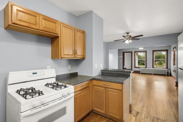 609 Snelling Avenue N, Saint Paul, MN 55104