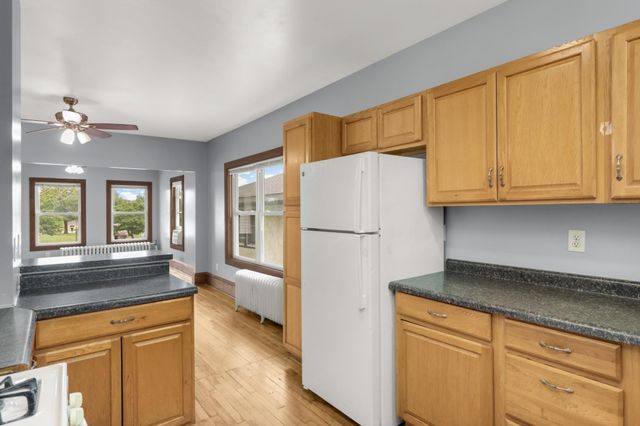 609 Snelling Avenue N, Saint Paul, MN 55104