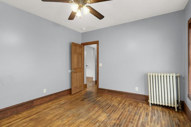 609 Snelling Avenue N, Saint Paul, MN 55104