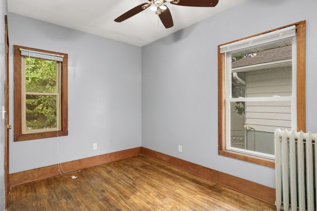 609 Snelling Avenue N, Saint Paul, MN 55104