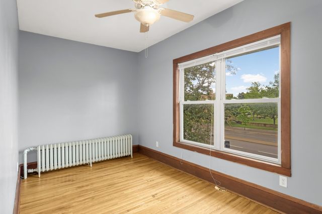 609 Snelling Avenue N, Saint Paul, MN 55104