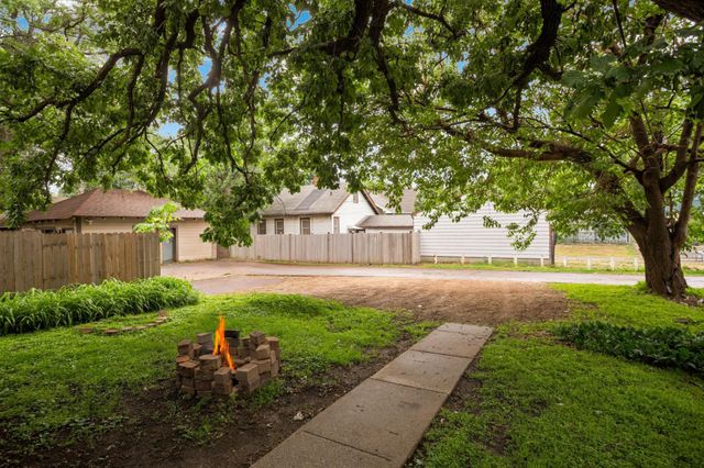 609 Snelling Avenue N, Saint Paul, MN 55104