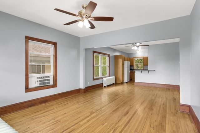 609 Snelling Avenue N, Saint Paul, MN 55104