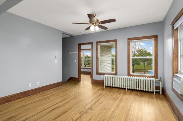 609 Snelling Avenue N, Saint Paul, MN 55104