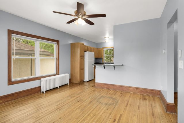 609 Snelling Avenue N, Saint Paul, MN 55104