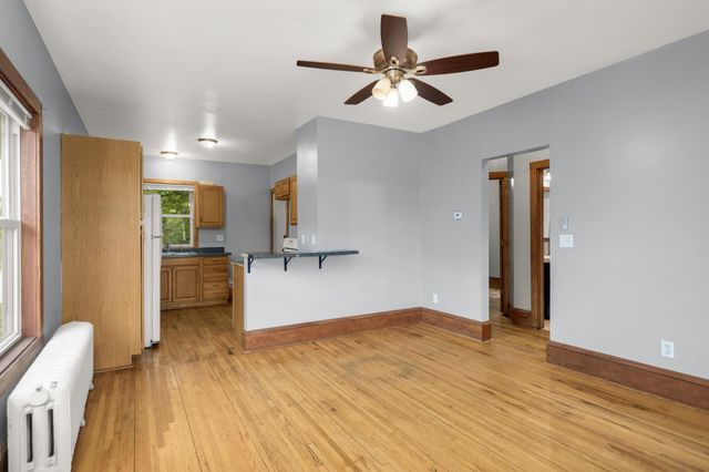 609 Snelling Avenue N, Saint Paul, MN 55104