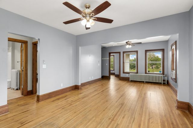 609 Snelling Avenue N, Saint Paul, MN 55104