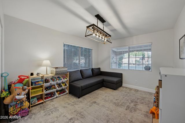 2422 N 37TH Street, Phoenix, AZ 85008