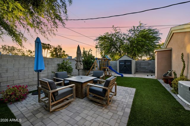 2422 N 37TH Street, Phoenix, AZ 85008