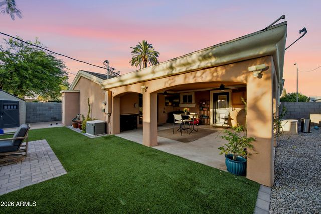 2422 N 37TH Street, Phoenix, AZ 85008