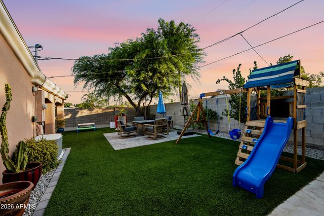 2422 N 37TH Street, Phoenix, AZ 85008
