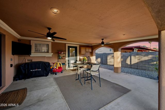 2422 N 37TH Street, Phoenix, AZ 85008