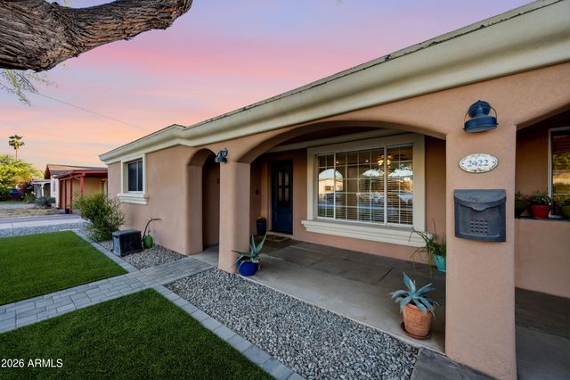 2422 N 37TH Street, Phoenix, AZ 85008