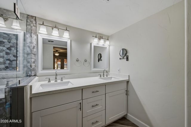 2422 N 37TH Street, Phoenix, AZ 85008