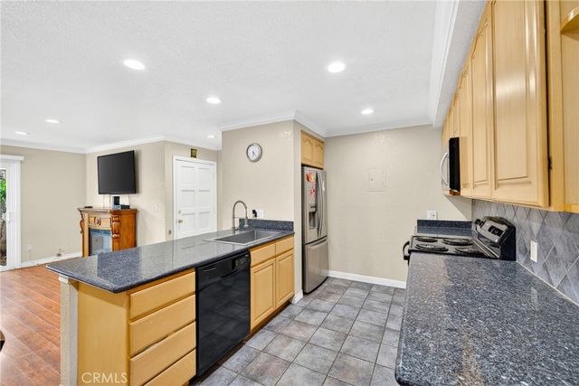 2521 W Sunflower H6, Santa Ana, CA 92704