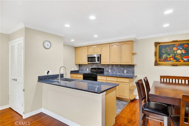 2521 W Sunflower H6, Santa Ana, CA 92704