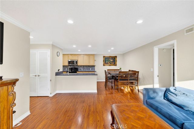 2521 W Sunflower H6, Santa Ana, CA 92704