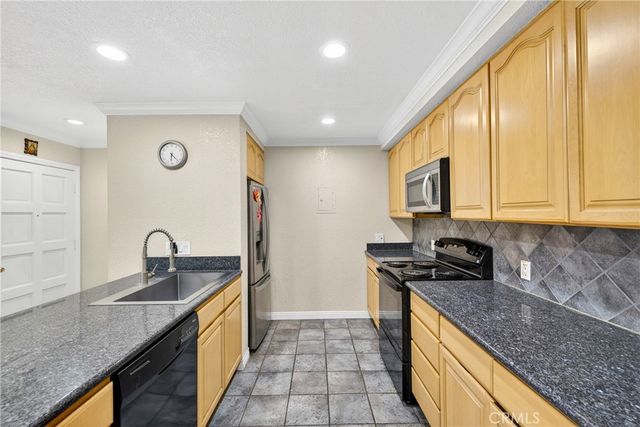 2521 W Sunflower H6, Santa Ana, CA 92704