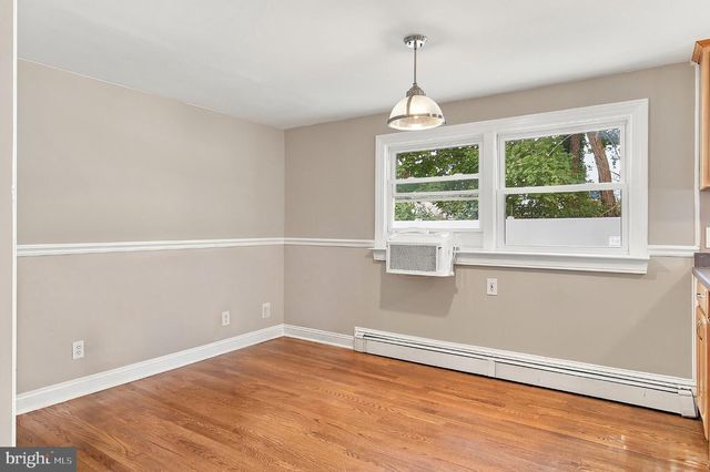 9 HEDGE ST, Toms River, NJ 08753