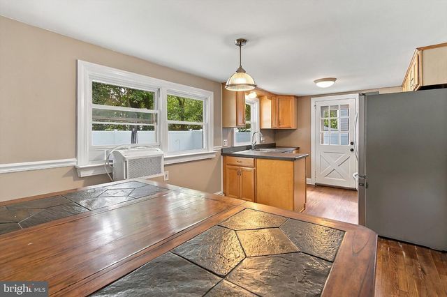 9 HEDGE ST, Toms River, NJ 08753