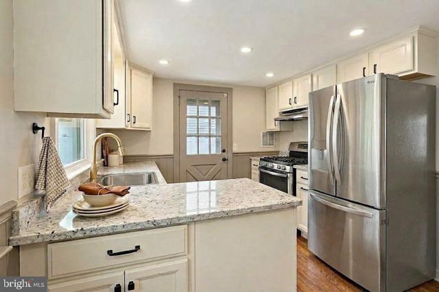 9 HEDGE ST, Toms River, NJ 08753