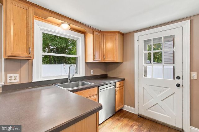 9 HEDGE ST, Toms River, NJ 08753